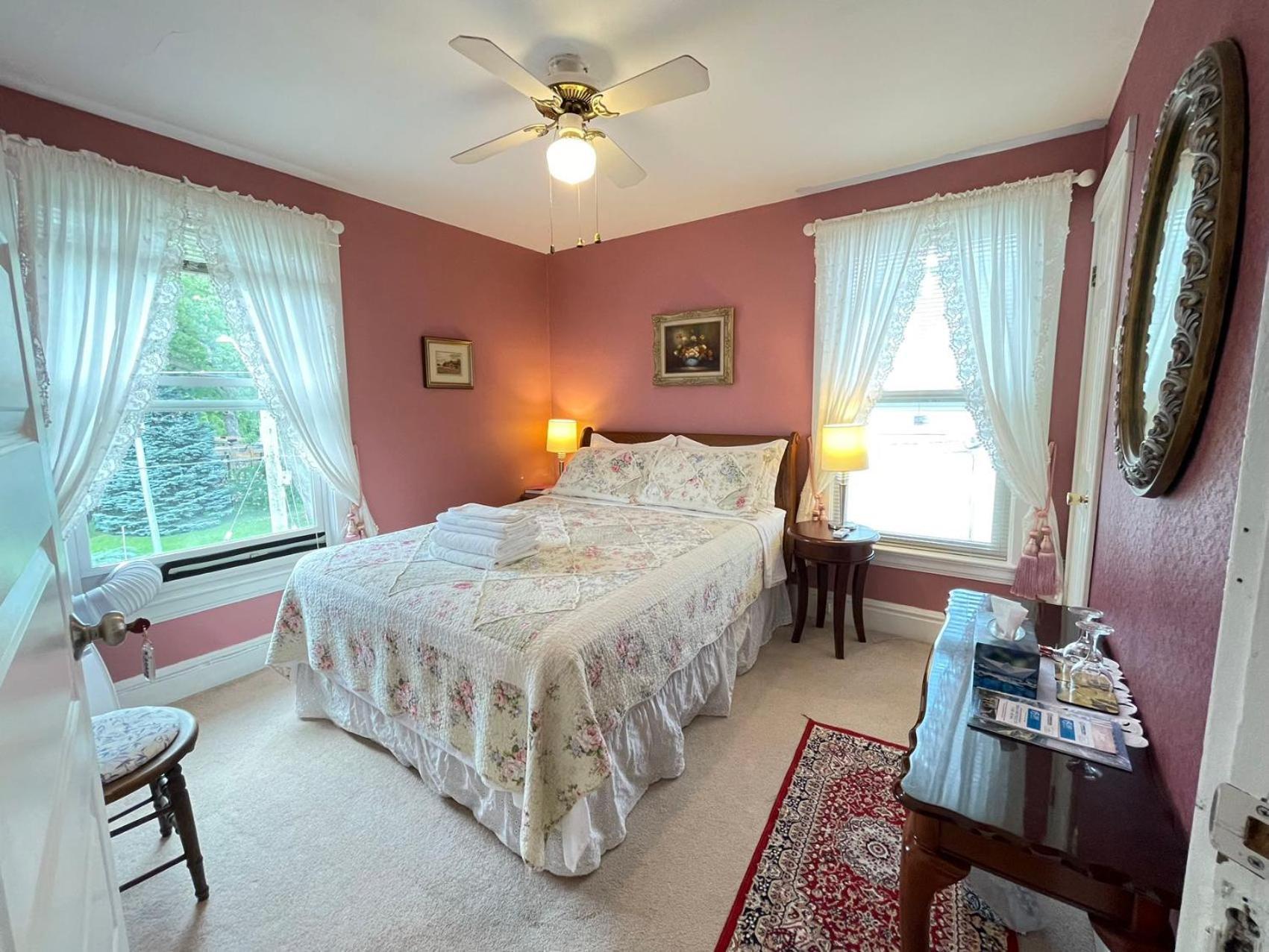 Strathaird Bed And Breakfast Ниагара-Фолс Экстерьер фото