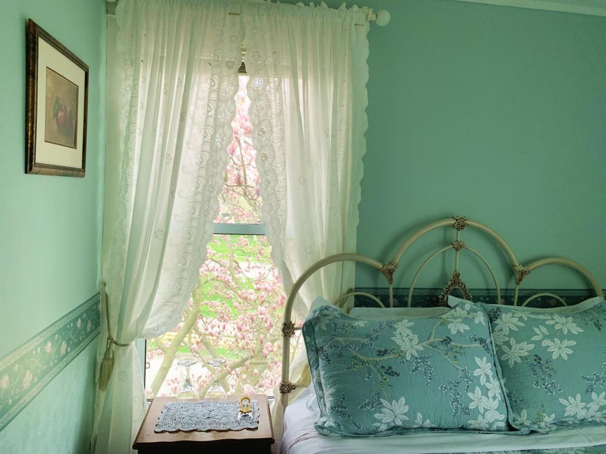 Strathaird Bed And Breakfast Ниагара-Фолс Экстерьер фото
